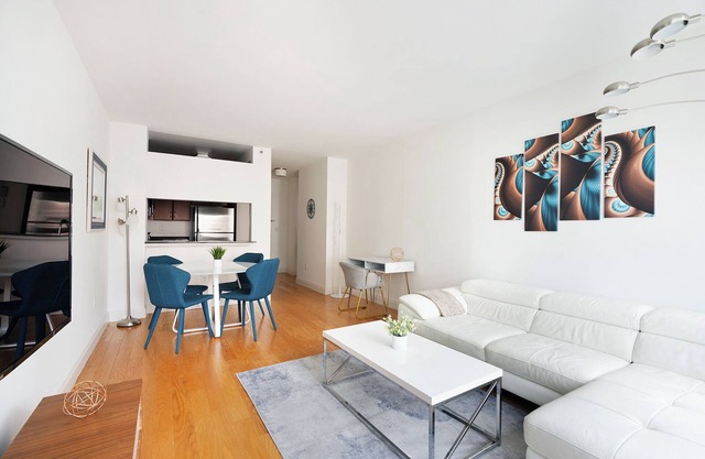 Spectacular Midtown 1 Bed w/Gym, Rooftop #6173