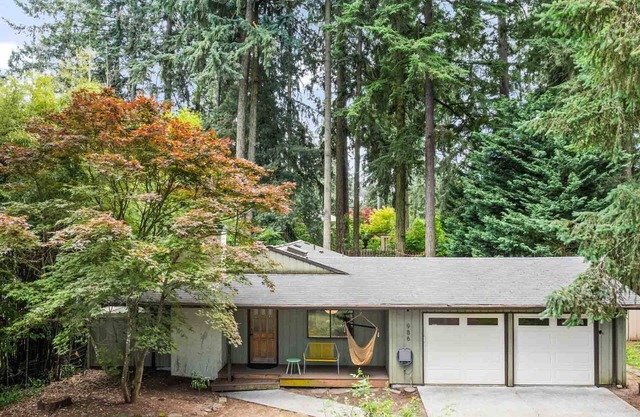 Spectacular Pet Friendly Forested Retreat, Game Room w/Ping Pong, Gorgeous Patio Under the Trees