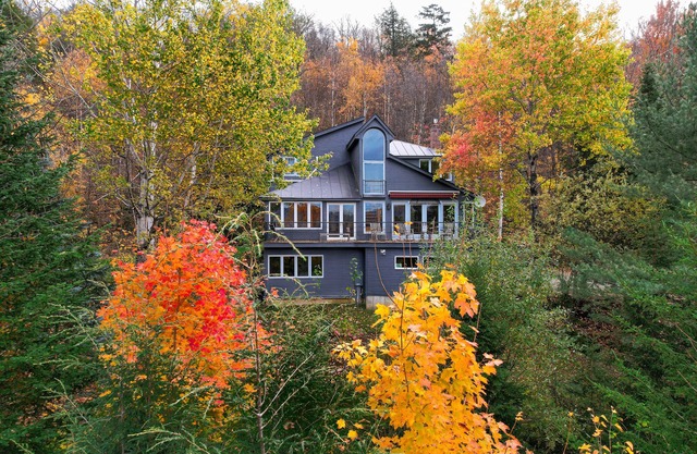 Spectacular Stowe Home for Fun Family Vacations! Eco friendly/EV Charging!