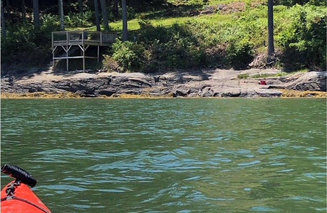 Spectacular waterfront home with panoramic views on 4 private acres !