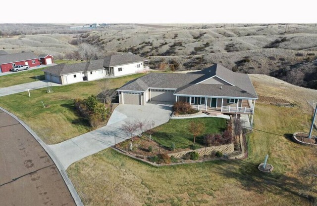 SPORTSMAN'S PARADISE, 5 Bedroom Home in Fort Peck, Montana