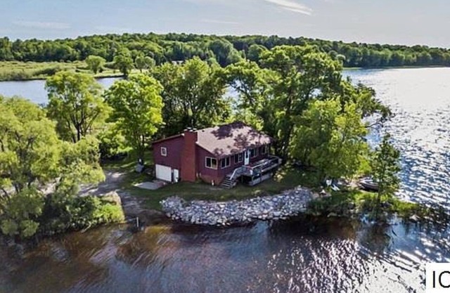 Sportsman’s Dream on Round Lake! Lookout cabin-Minnesota Northwoods-Sleeps 8nn
