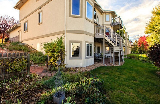 Spread out in a large,1600 sq foot comfort suite 1 bedroom plus additional nook