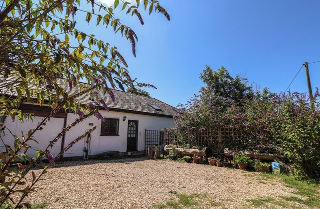SPRING COTTAGE, pet friendly, with open fire in Lynton