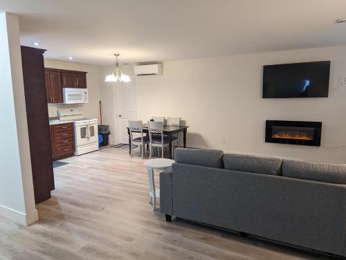 Springhouse Seaside Retreat 2-Bedroom on the Bay