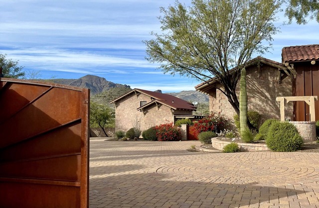 Spur Cross Mtn. Lodge