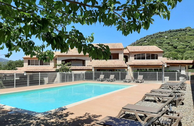 St FLORENT T2 AIR CONDITIONED WITH SWIMMING POOL NEAR THE SEA