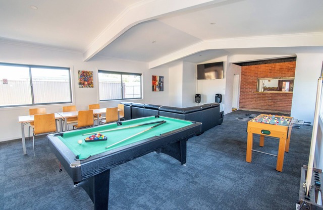 St James Hotel Motel - Affordable Weekly and Monthly Rates, Utilities Included