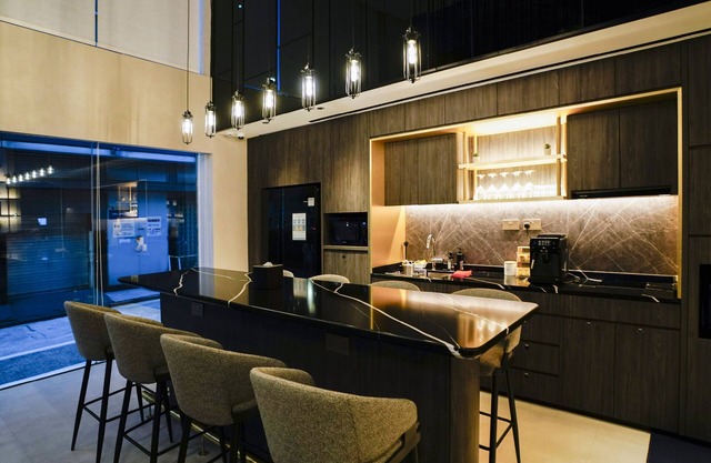 ST Signature Bugis Middle