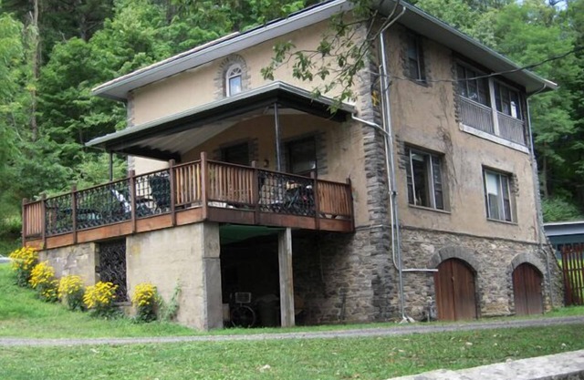 Stable House at Grey Towers, 1.5 hours from NYC. Milford, Pa.