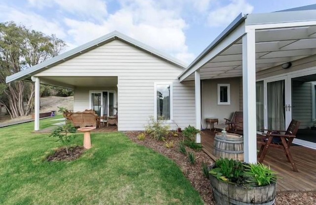 Stablebase - contemporary country accommodation