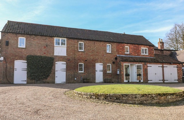 STABLES ANNEX, pet friendly, with a garden in Melton Mowbray