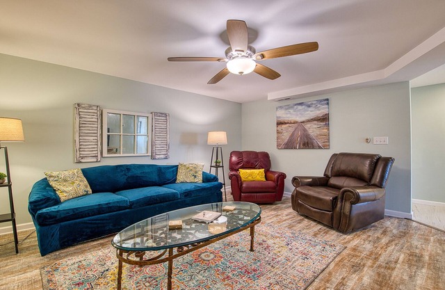 Starstorm Mountain ApartmentnLakeview deck & hiking trail, near many activities.