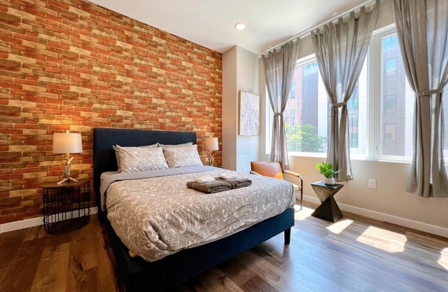 Stay at Luna on Ridge Ave