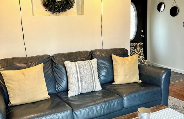 Stay Awhile!Swim/Fish/BoatAutumn Lake. 2 mins. to Salmon River! Cottage5