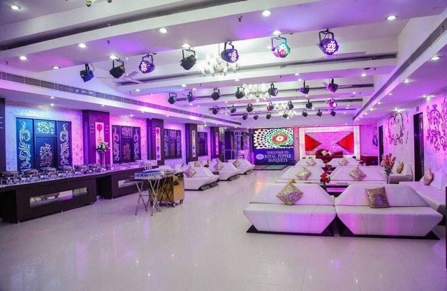 Stay Close to the Action at Palki Hall – Family-Friendly Comfort!