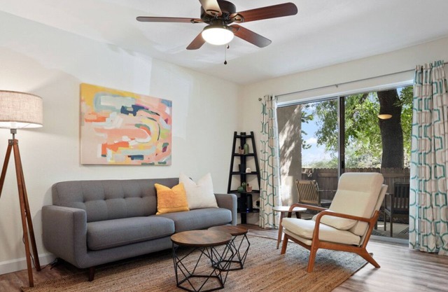 Stay Longer in Austin | King Suite + Poolside Fun!