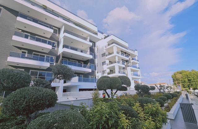 STAY White Petals Apartment