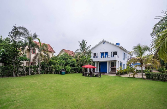 StayVista at Timeless Elegance w/Pool, BBQ, Wi-Fi