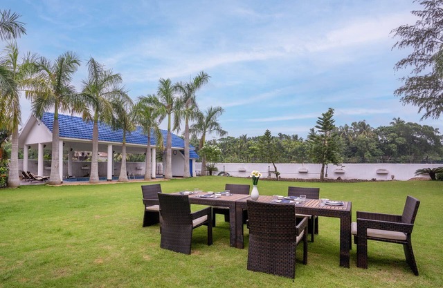 Stayvista at Timeless Elegance w/Pool, Bbq, Wi-fi