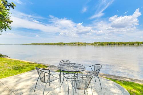 Steps to Mississippi River Hot Tub Haven!