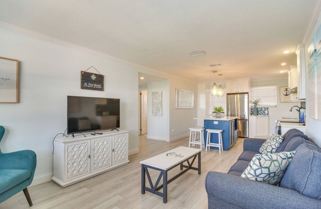 Steps to St Pete Beach: Condo w/Pool Access