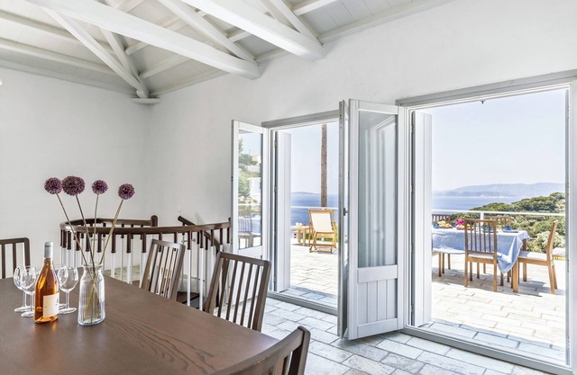 Still Horizon House-Located at the top of Loutraki port-Sunset & Sea view