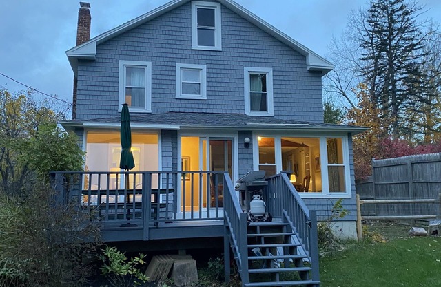 Stockbridge Village Cottage With Mountain View’s and walk to town