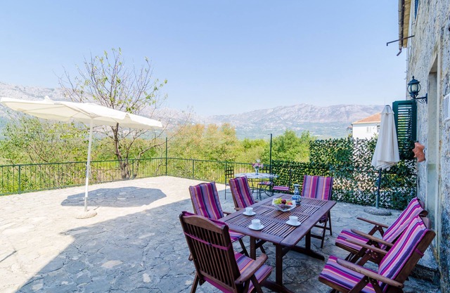 Stone House 'DiMaTo' - Four Bedroom Holiday Home with Terrace