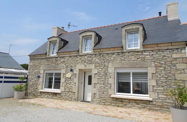 Stone House in Pont-l'Abbe near La Torche