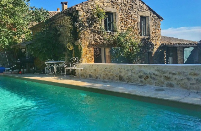 Stone Mazet with heated pool 15 minutes from Uzes