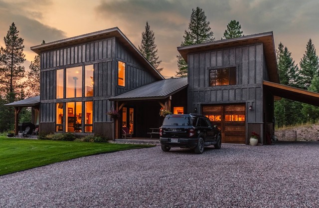Stony Broke Ranch private retreat, eight miles from Glacier