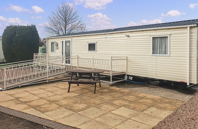 Stratford Caravan WCF (Pet)
