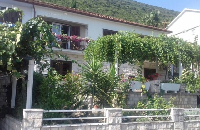 Studio apartment in Trpanj with Terrace, Air condition, WIFI, Washing machine (4199-5)