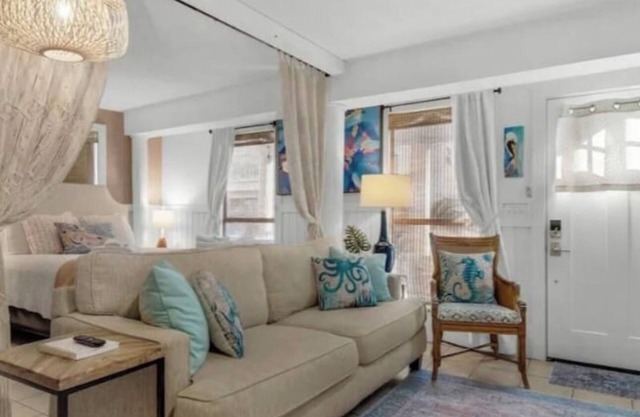 Studio Apartment @Sandpiper Cove. The Surf Shack Walk to Private Beach.