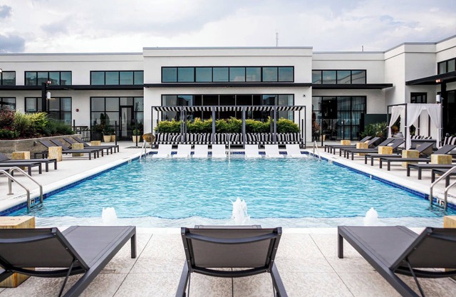 Studio Apartment | Sentral West Midtown | Rooftop pool