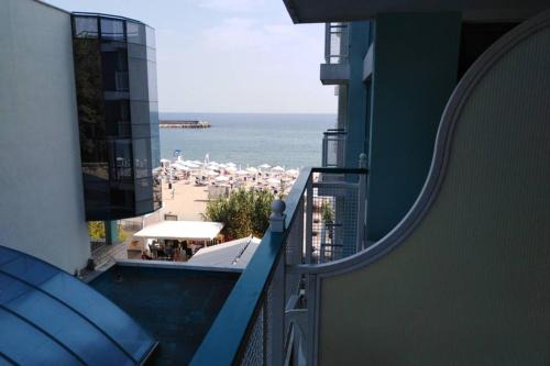 Berlin Golden Beach 