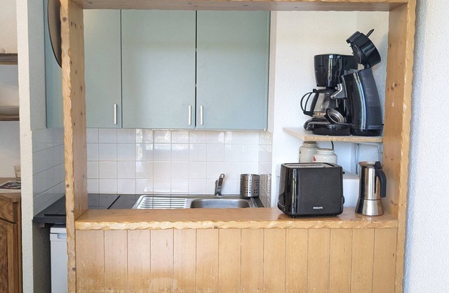 Studio cabin for 4, slopeside, balcony, south-facing