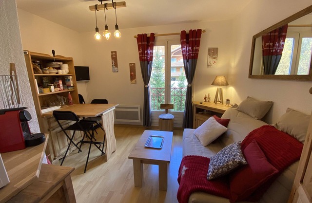 STUDIO CENTER RESORT LA FOUX D'ALLOS SLEEPS 4 MOUNTAIN CHALET ATMOSPHERE