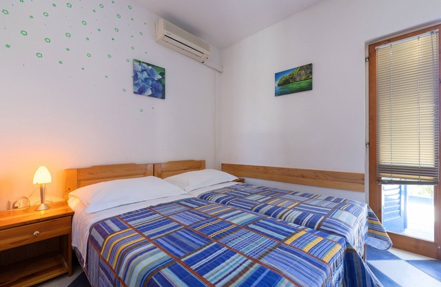 Studio flat with balcony Sućuraj, Hvar (AS-6852-b)