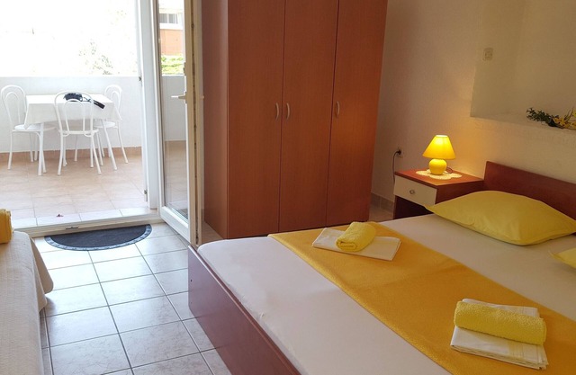Studio flat with terrace Gradac, Makarska (AS-11332-c)