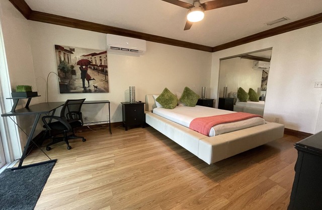 Studio in the heart of Wellington, 3 miles from the Polo Club and WEF