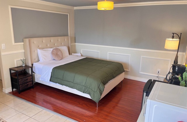 Studio Living/Quiet Neighborhood/Near Airport