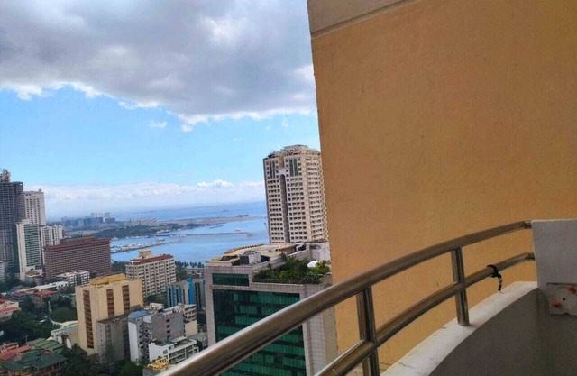 Studio on 30th flr with Balcony | Stunning Overlooking City of Manila & Bay
