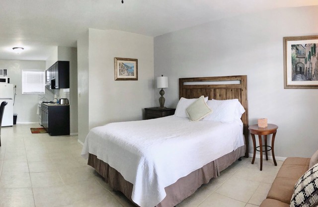 Studio Suite - Minutes from everything