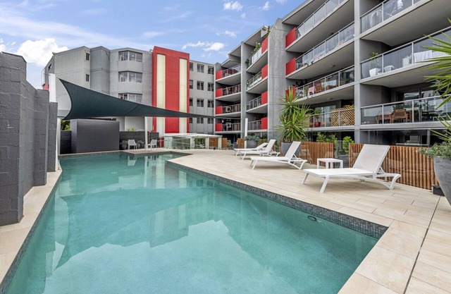 Studio with Balcony Access in Central Bowen Hills