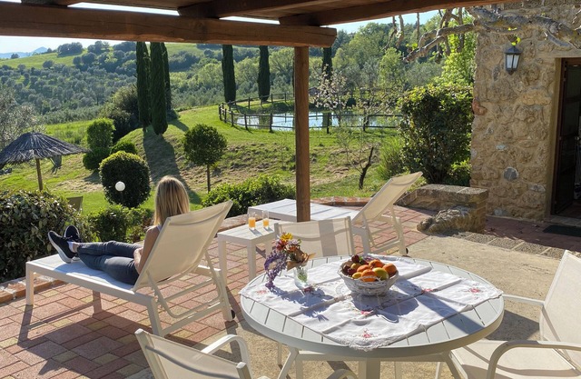 Studio with kitchen overlooking the pool garden