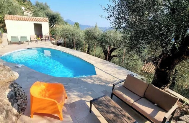 Studio with pool and panoramic view in Gilette