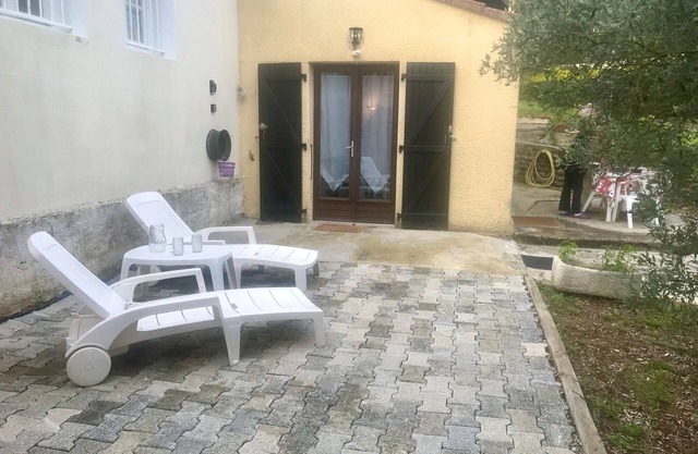Studio with terrace in a quiet residential area.