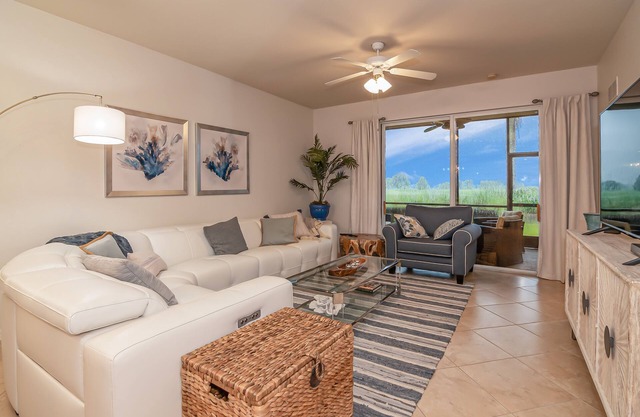 Stunning 2 bedroom/2 bath + Den in Heritage Bay Golf and Country Club